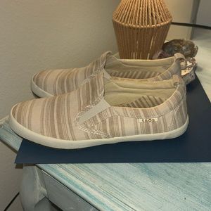 Taos Dandy Tennis Shoes